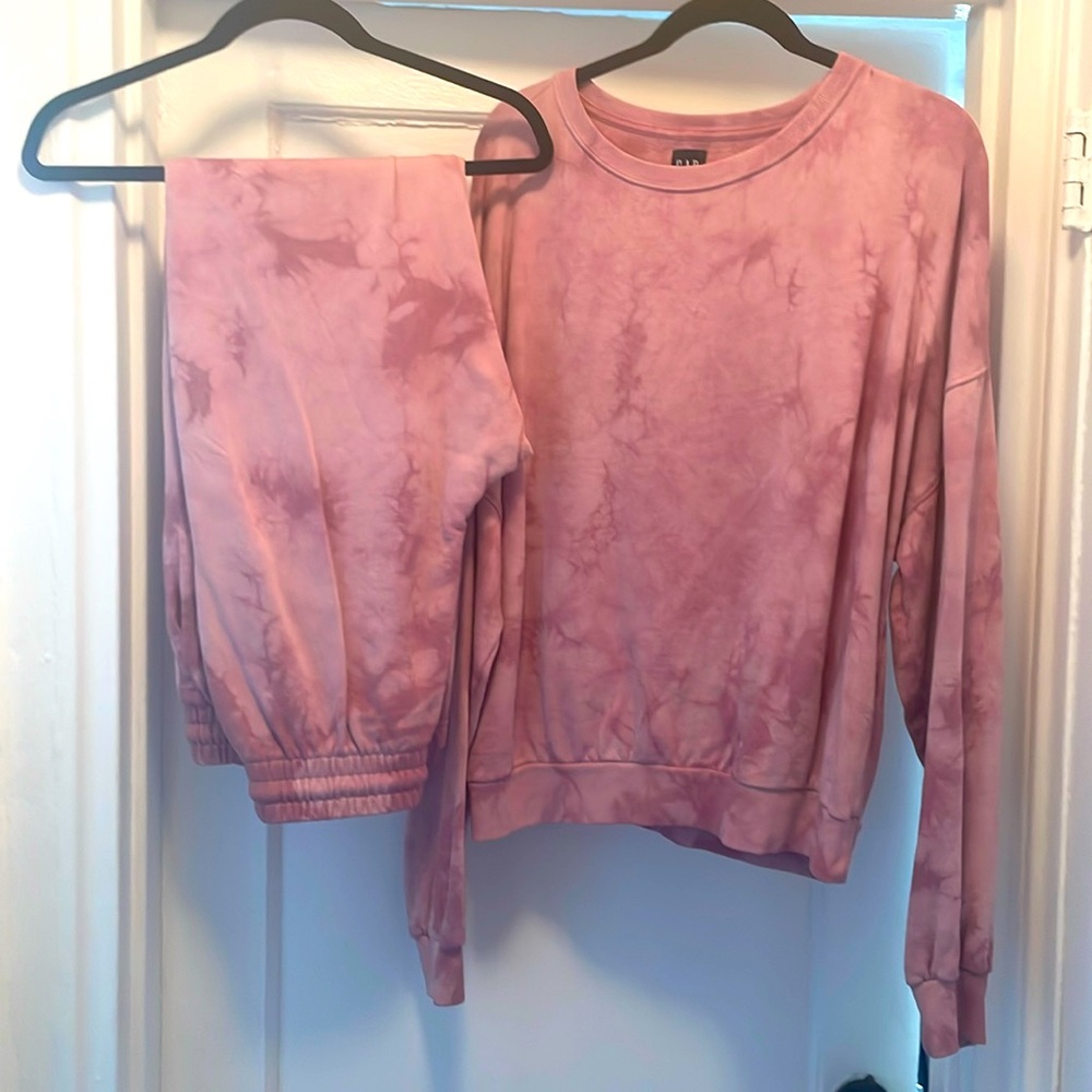 GAP Sweatsuit Set- Tye dye Pink